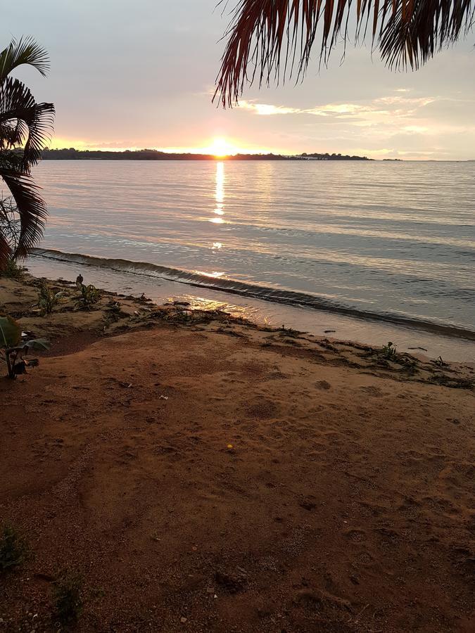 The Palms Beach Hotel And Restaurant Limited เอนเทบเบ้ ภายนอก รูปภาพ