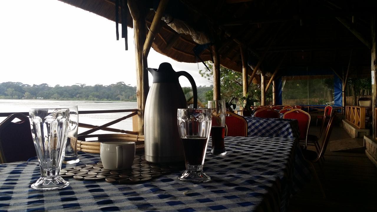 The Palms Beach Hotel And Restaurant Limited เอนเทบเบ้ ภายนอก รูปภาพ