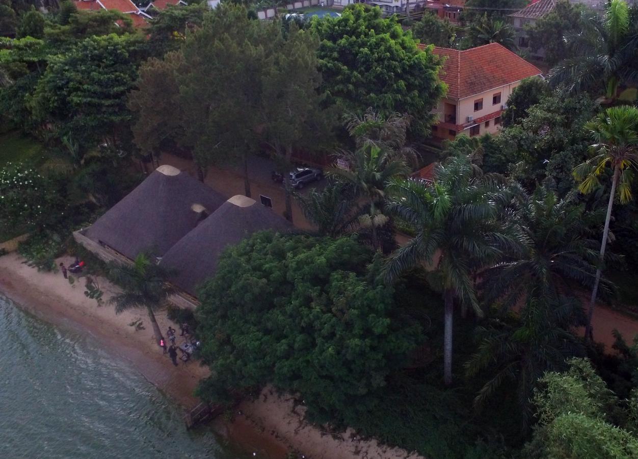 The Palms Beach Hotel And Restaurant Limited เอนเทบเบ้ ภายนอก รูปภาพ